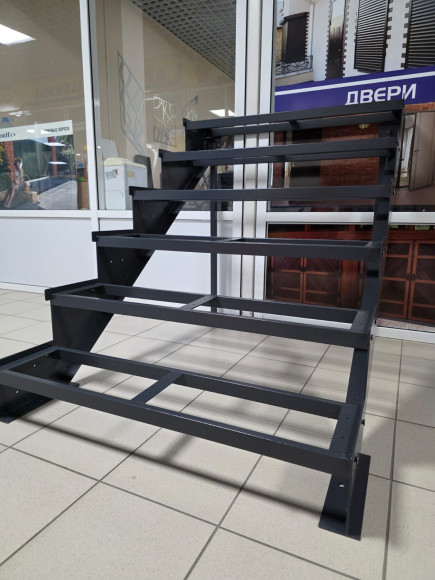 Лестница входная каркас под ППК или ДПК,без перил.Ширина 2 м.Высота 90 cм. 6 ступеней.