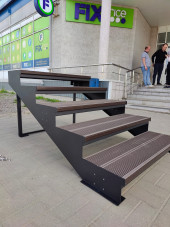 Лестница-крыльцо 6 ступеней с ДПК,без ограждения ,Ширина 1,5 м ,высота 90 см.