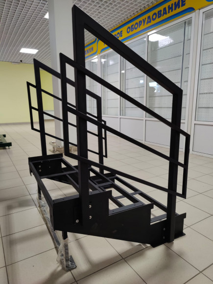 Лестница-крыльцо 3 ступени ,без ДПК,ограждения с двух сторон.