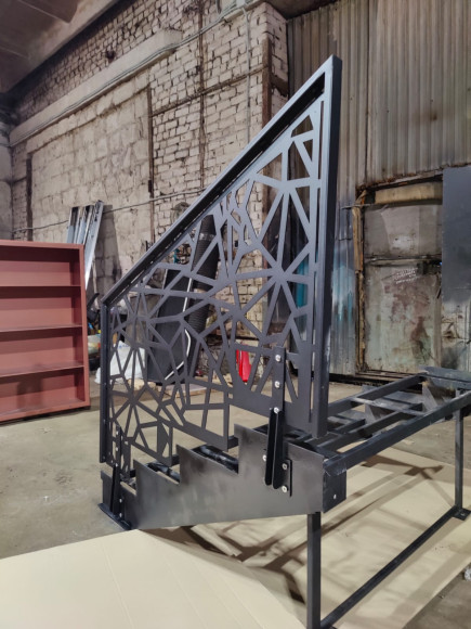 Ограждение лестницы для 4-х ступеней  "лазерная резка" . 