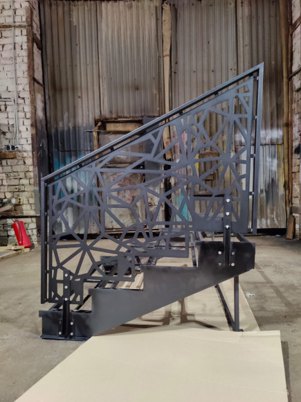 Ограждение лестницы для 4-х ступеней  "лазерная резка" . 