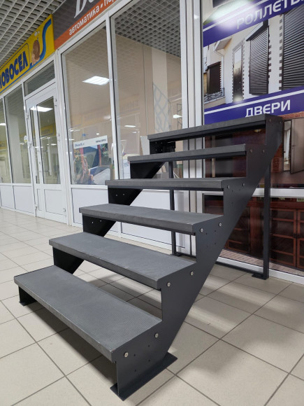 Лестница входная каркас под ППК или ДПК,без перил.Ширина 1 м.Высота 1,08м. 6 ступеней. 