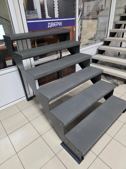 Лестница входная каркас под ППК или ДПК,без перил.Ширина 1 м.Высота 1,08м. 6 ступеней. 