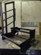 Лестница-крыльцо 2 ступени,без ДПК,ограждение с одной стороны.Ширина 1м,высота 30 см.