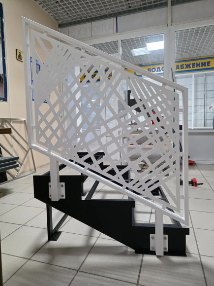 Ограждение лестницы 3-х ступеней  "лазерная резка" . 