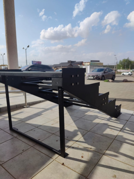 Лестница-крыльцо 5 ступеней, без ДПК,без ограждения.Ширина 1,5 м,высота 75 см.