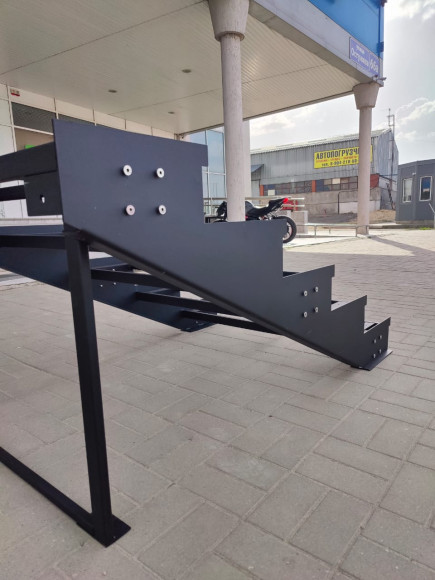 Лестница-крыльцо 5 ступеней, без ДПК,без ограждения.Ширина 1,5 м,высота 75 см.