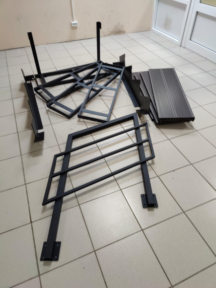 Лестница-крыльцо 4 ступени с ДПК,ограждение с одной стороны.Ширина 1м.Высота 72 см.