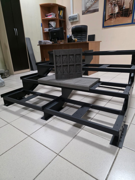 Лестница-крыльцо 4 ступени ,без ДПК,без ограждения.Ширина 1.3м. 