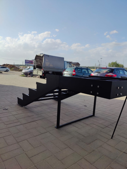 Лестница-крыльцо с площадкой , 5 ступеней, без ДПК,без перил. Ширина 2 м.Высота 75 см. 