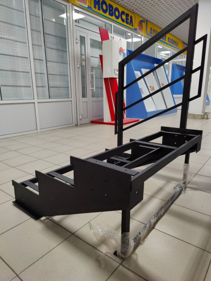 Лестница-крыльцо 3 ступени без ДПК,ограждение с одной стороны.Ширина 1.5м.