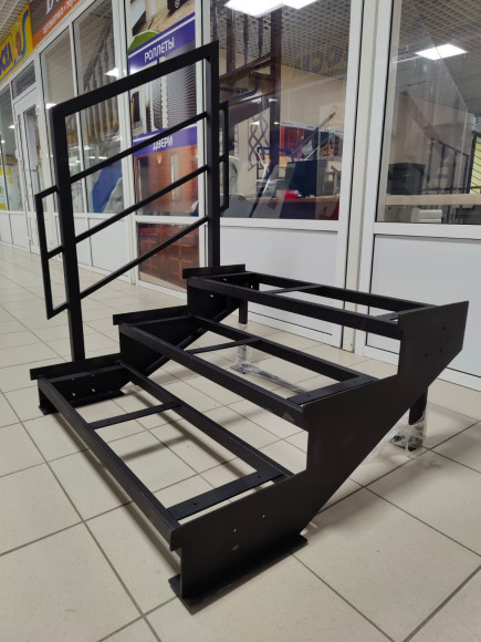 Лестница-крыльцо 3 ступени без ДПК,ограждение с одной стороны.Ширина 1.5м.