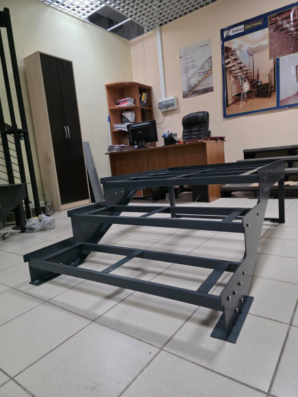 Лестница-крыльцо 3 ступени с площадкой,без ДПК,без ограждения.Ширина 1,5м. 