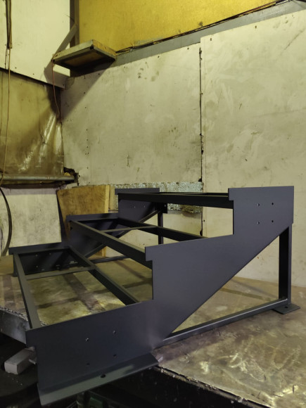 Лестница-крыльцо 3 ступени без ДПК,без ограждения. Ширина 1,3 метра. 