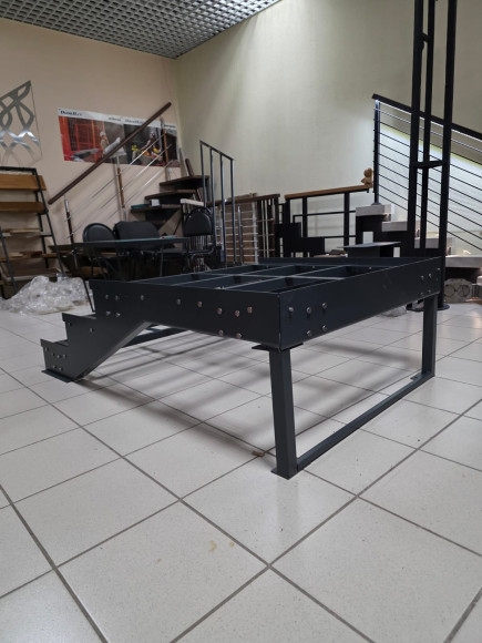 Лестница-крыльцо 3 ступени с площадкой,без ДПК,без ограждения.Ширина 1м.