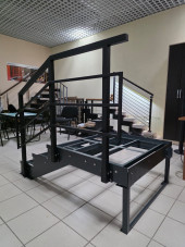 Лестница-крыльцо 3 ступени с площадкой ,без ступеней ДПК,ограждение "стандарт" с одной стороны.Ширина 1,3 м ,высота 45 см.