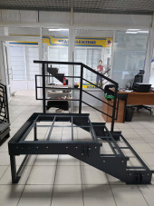 Лестница-крыльцо 3 ступени с площадкой ,без ступеней ДПК,ограждение "стандарт" с одной стороны.Ширина 2 м ,высота 45 см.