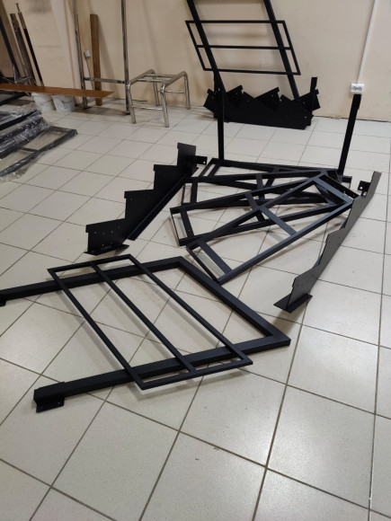 Лестница-крыльцо 4 ступени,без ДПК,ограждение с одной стороны.Ширина 1 м. 