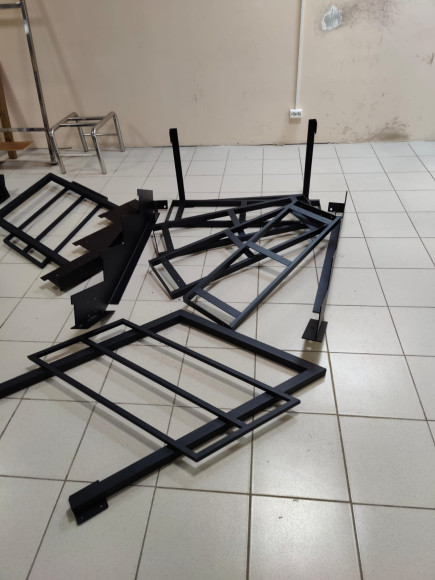 Лестница-крыльцо 4 ступени,без ДПК,ограждение с одной стороны.Ширина 2м.